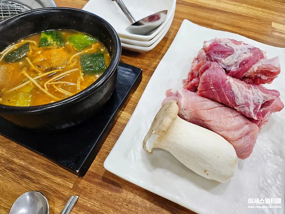 Yeoyejeong's doenjang jjigae with tofu and vegetables