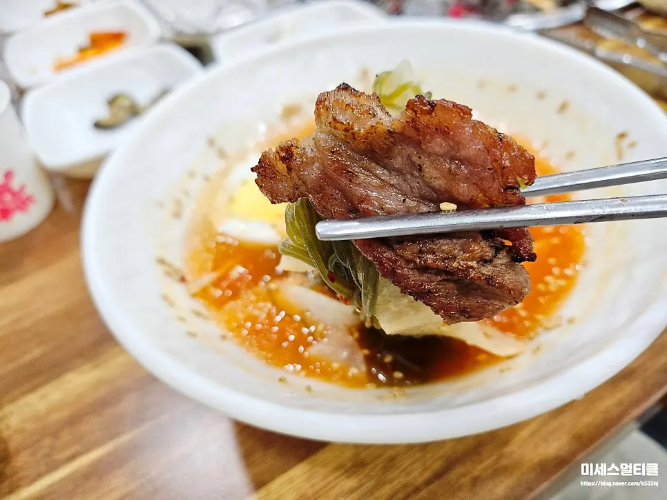 Yeoyejeong's rice with accompanying side dishes