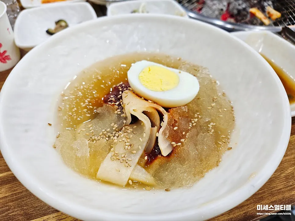 Yeoyejeong's tangy-sweet mul naengmyeon