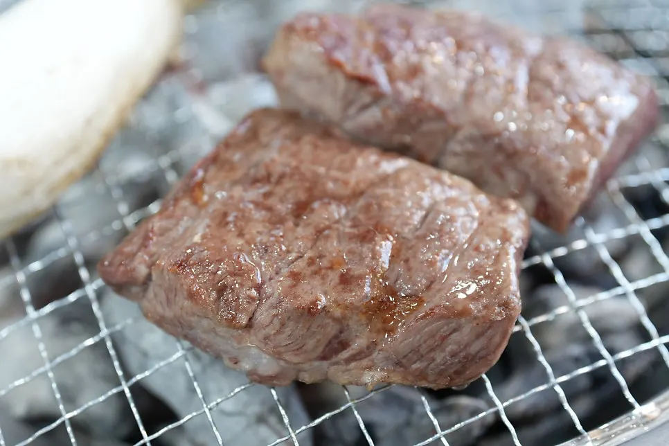 구워진 살치살 단면