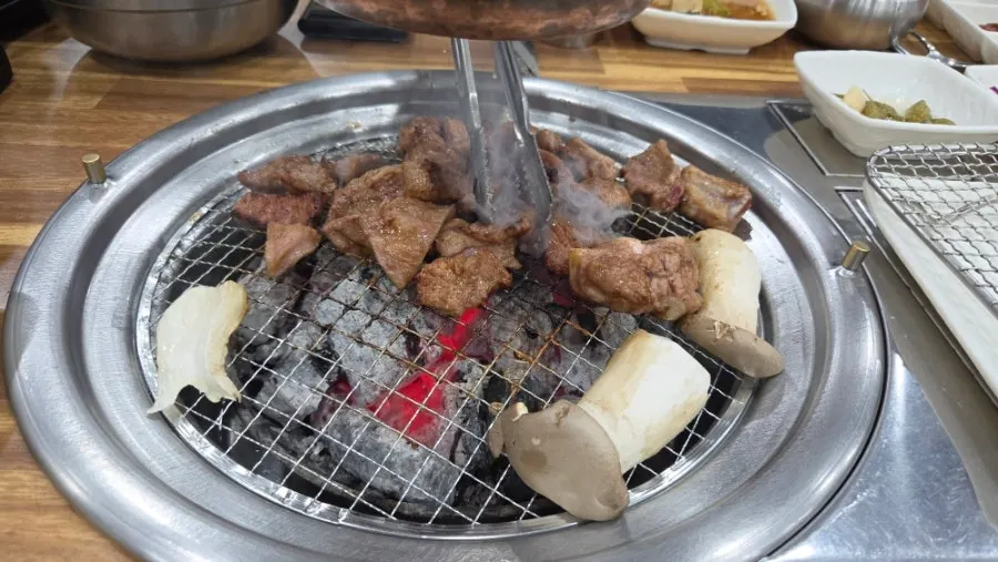Marinated galbi cut into bite-sized pieces