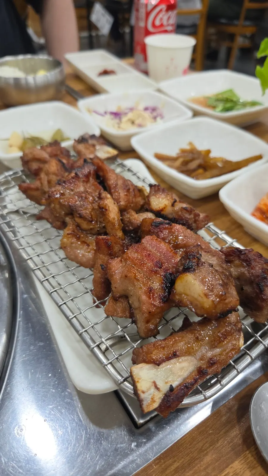 Charcoal grill using coffee-wood binchotan
