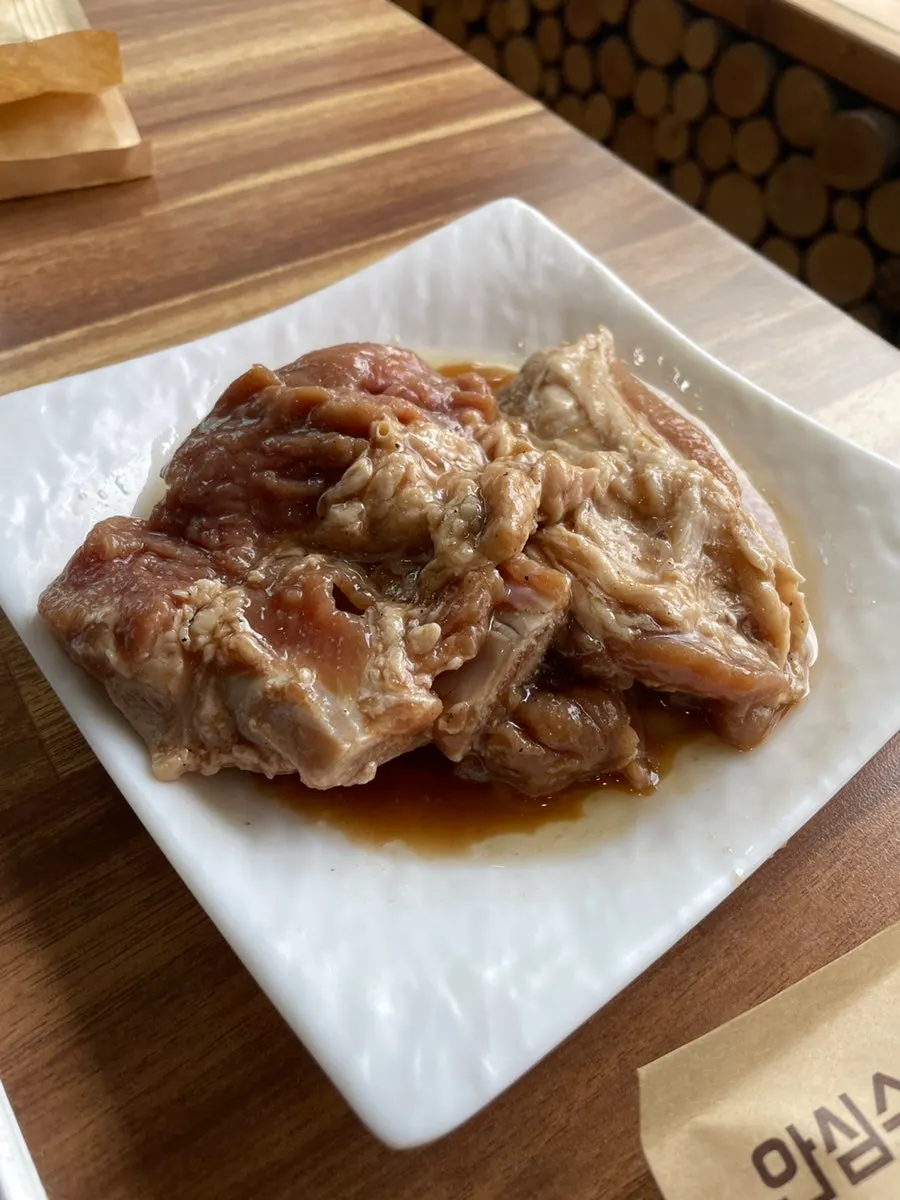 Plate of the additionally ordered marinated ribs