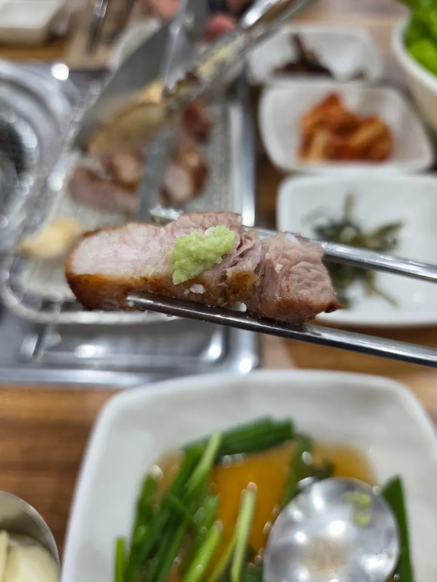 Grilled meat cooling on a wire rack