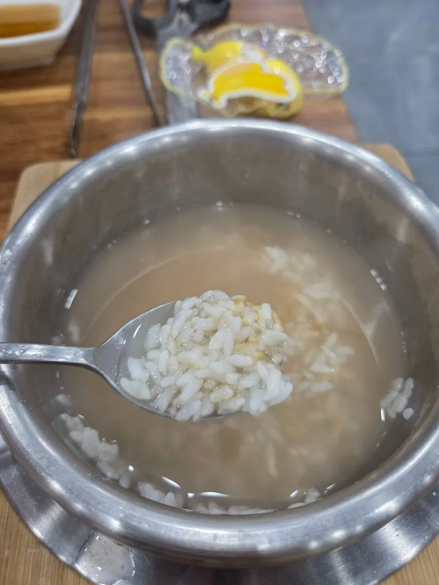Scorched rice (nurungji) made from the pot rice