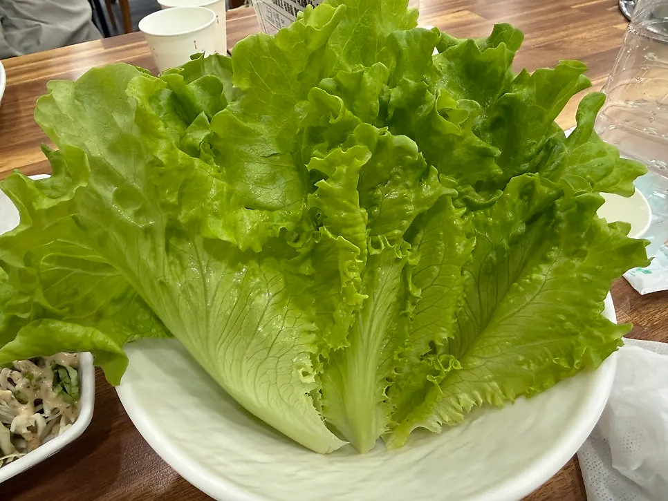 Fresh lettuce and chives served alongside the meat