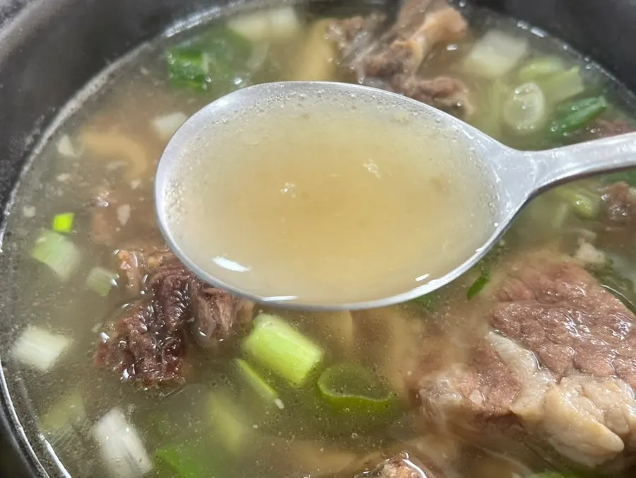 고기와 당면이 든 갈비탕