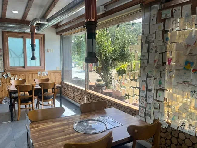 Seating at Yeoyejeong with a green view through large windows
