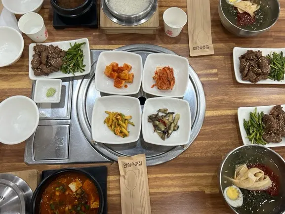 A lunch table with meat sotbap and meat naengmyeon side by side