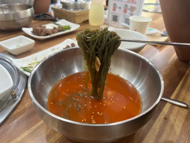 Yeoyejeong's meat naengmyeon topped with egg and radish