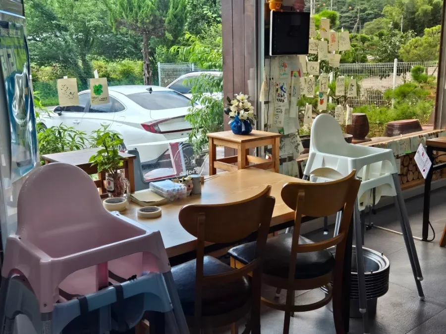 Spacious seating inside Yeoyejeong