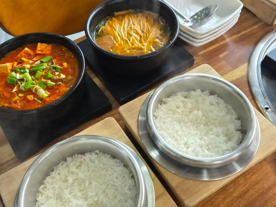 Yeoyejeong's lunch special table spread