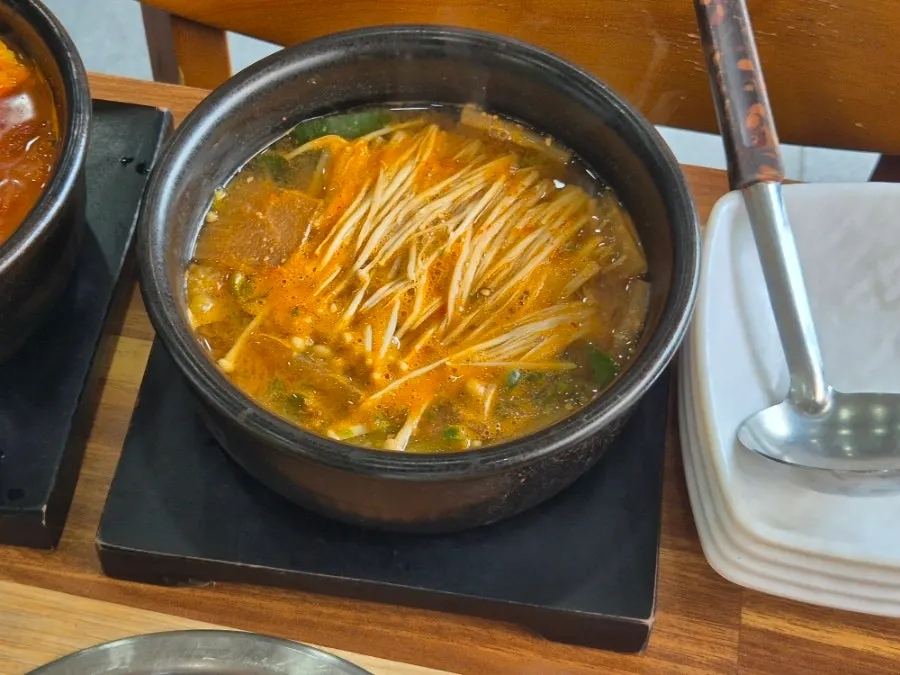 Doenjang jjigae with large-cut ingredients