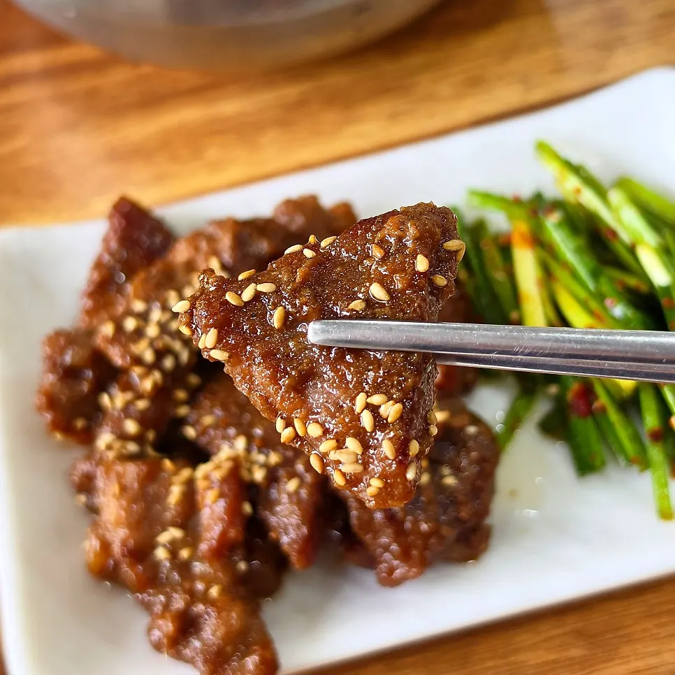 Pickled chives served alongside the meat pot rice