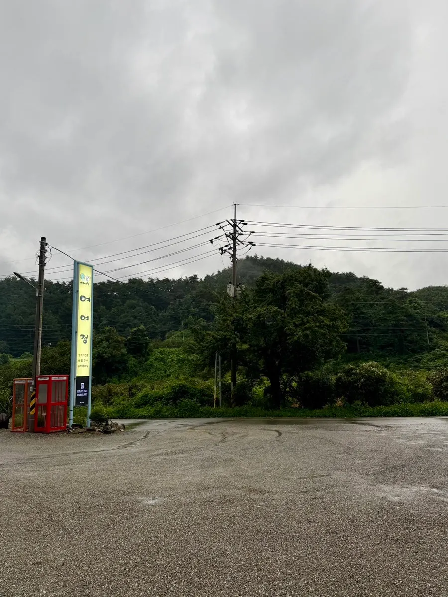 Large parking lot and surrounding scenery in front of Yeoyejeong