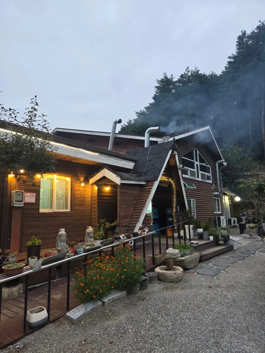 Entrance view of Yeoyejeong near Yangyang IC