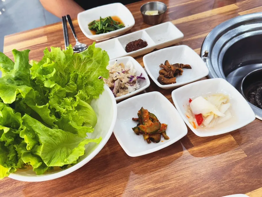 Menu and ordering at Yeoyejeong