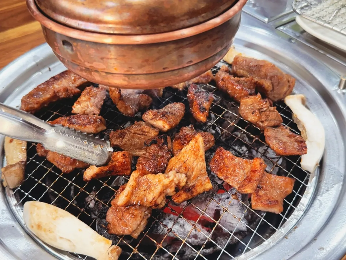 Marinated galbi cooking on the grill at Yeoyejeong