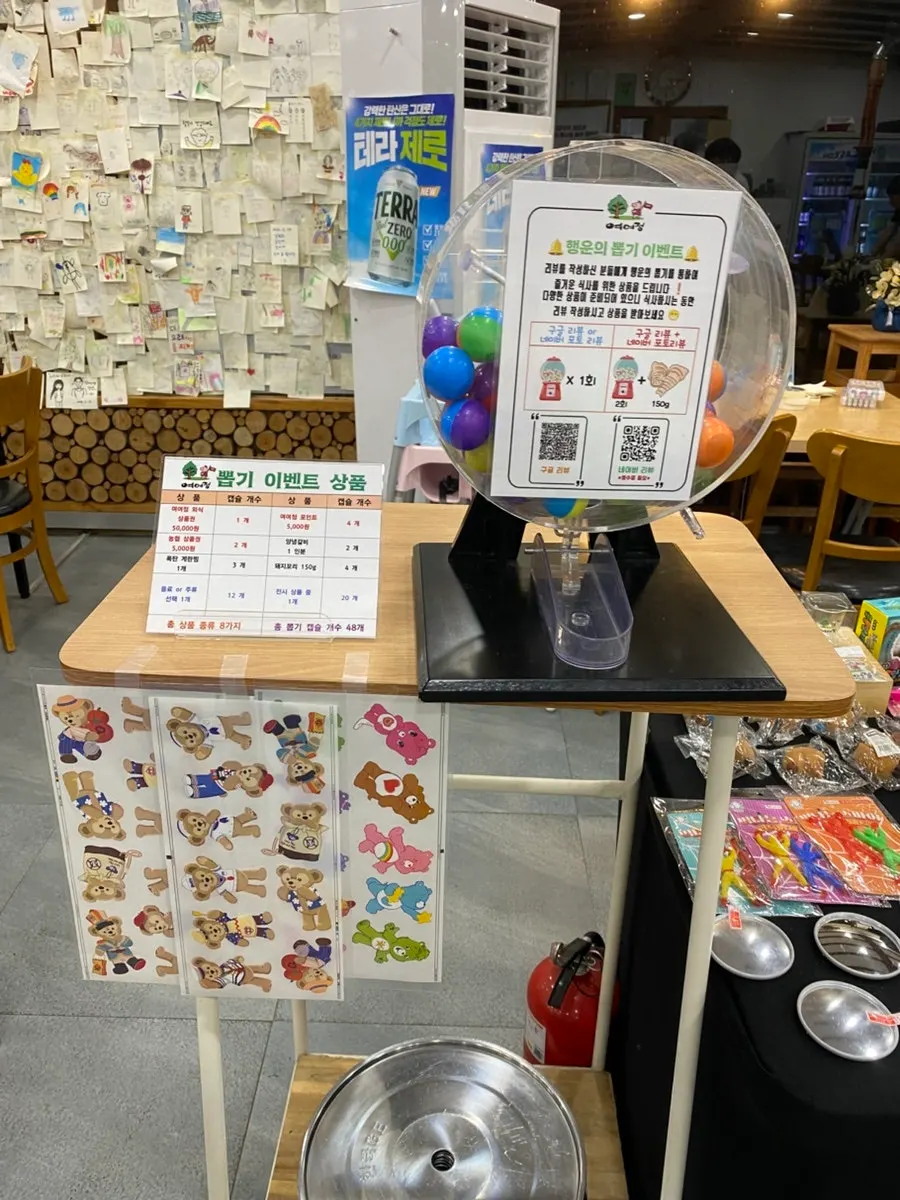 Sign explaining the lucky draw for writing a review
