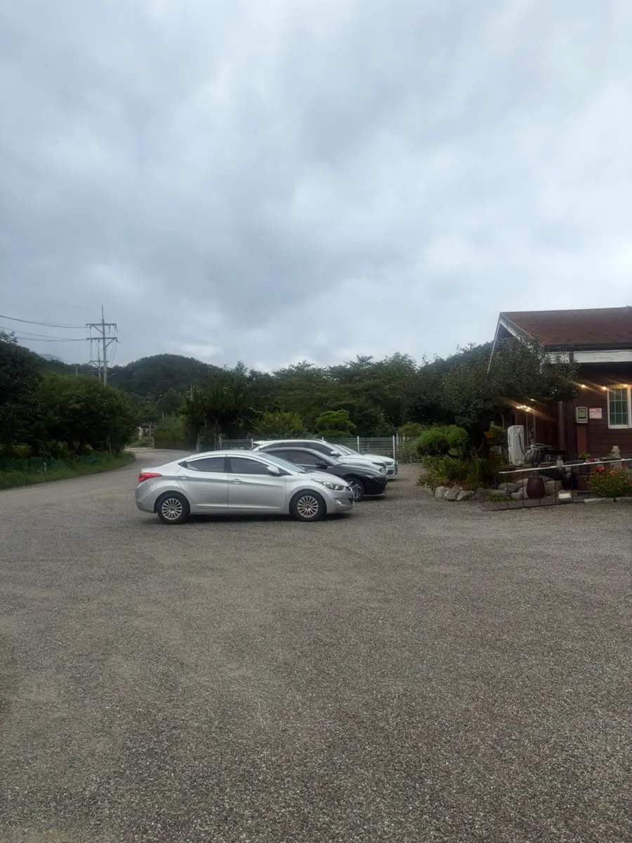 Private parking lot in front of Yeoyejeong