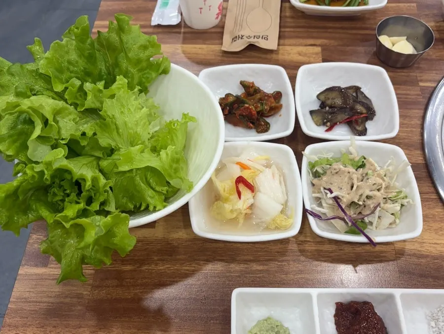 Side dish spread at Yeoyejeong