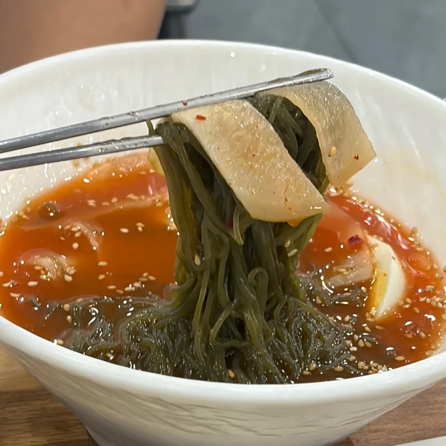 Yeojeong naengmyeon at Yeoyejeong