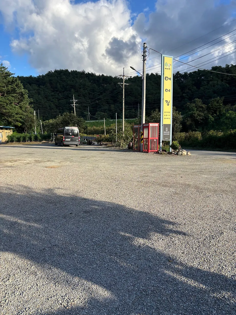 Scenery around Yeoyejeong under a clear sky