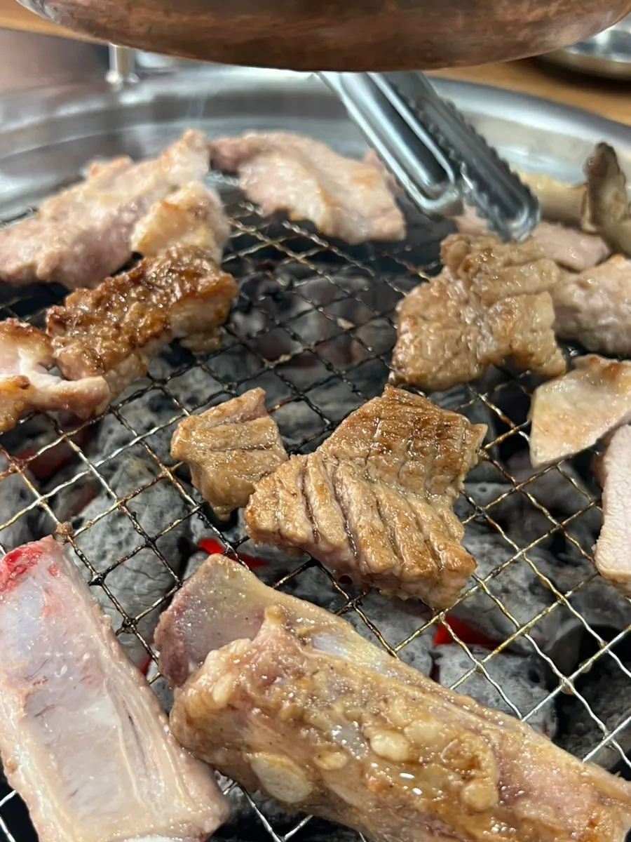 Mushrooms grilling alongside the ribs on charcoal