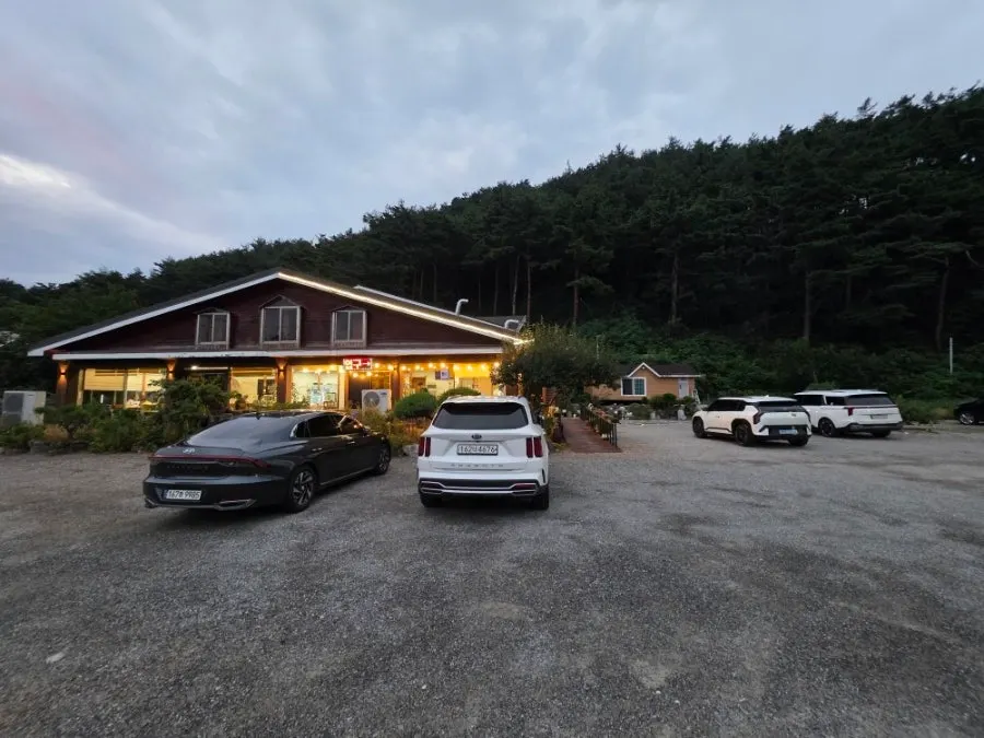 Full view of Yeoyejeong's building and sign