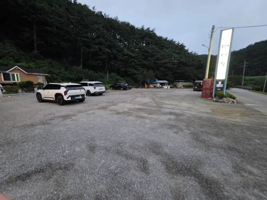 View around Yeoyejeong's entrance