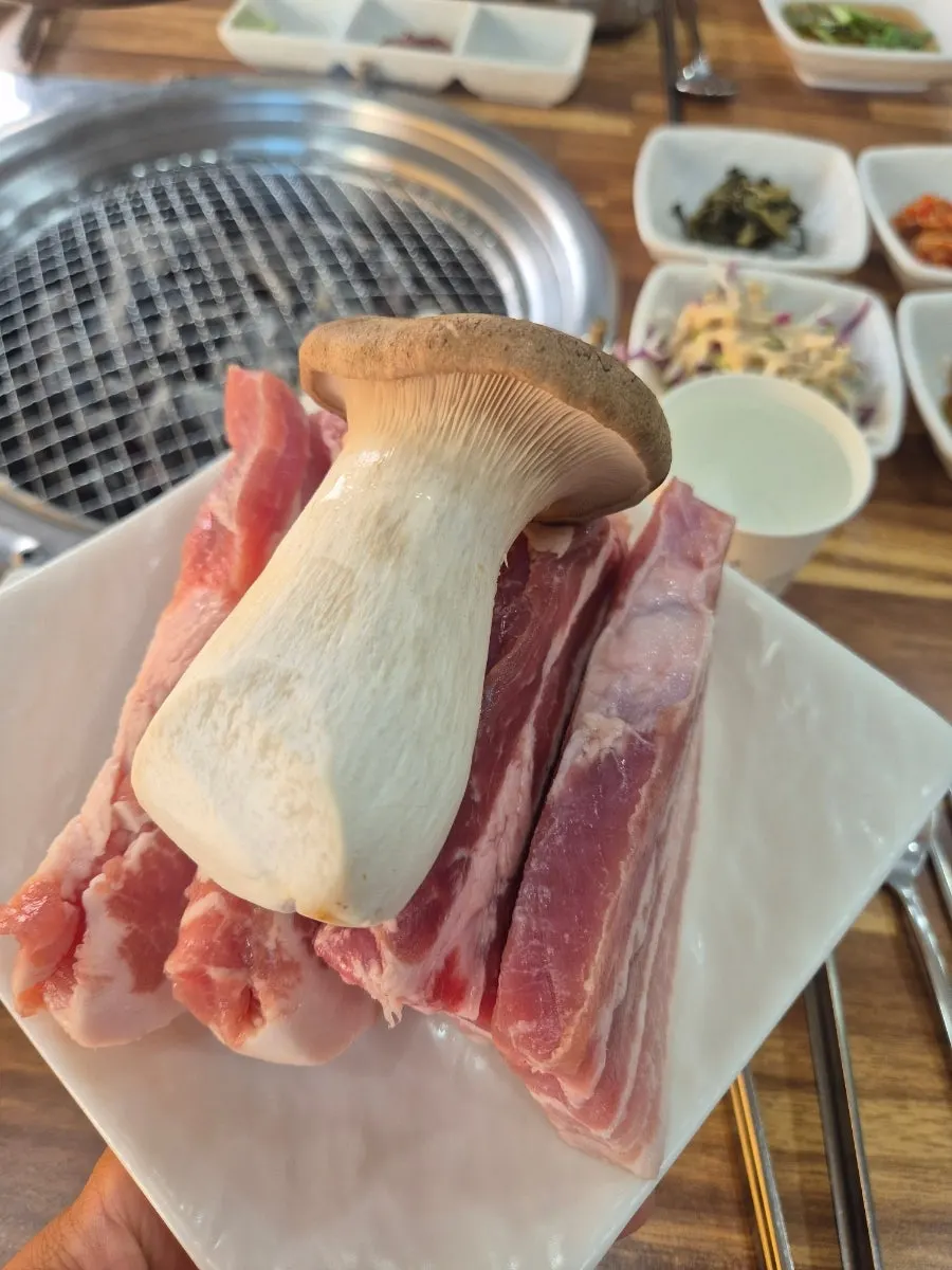 A plate of raw pork belly ordered at Yeoyejeong