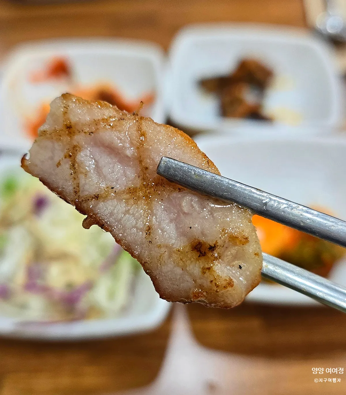 양양 고기집 여여정 불판 위 고기