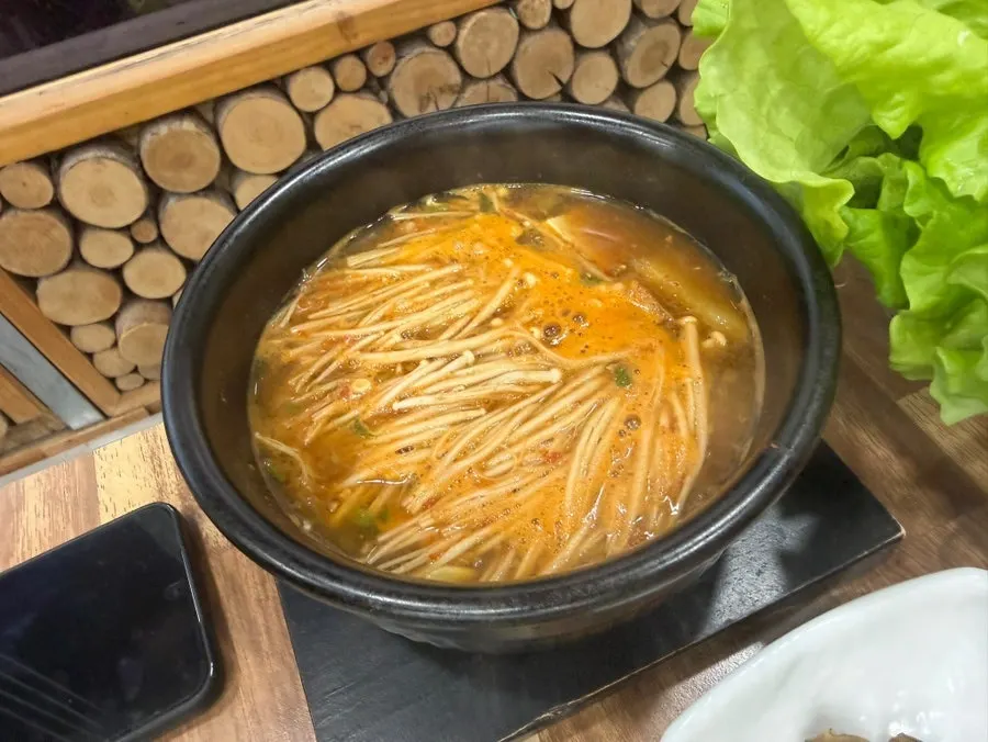 The scenery around the Yeoyejeong restaurant