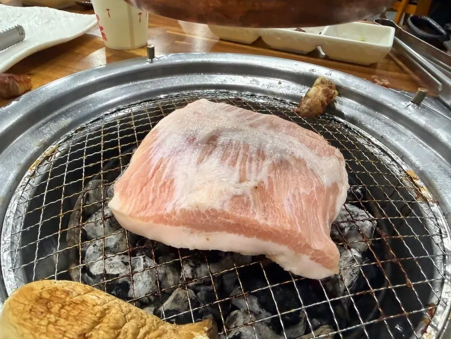 Pork jowl served with side dishes