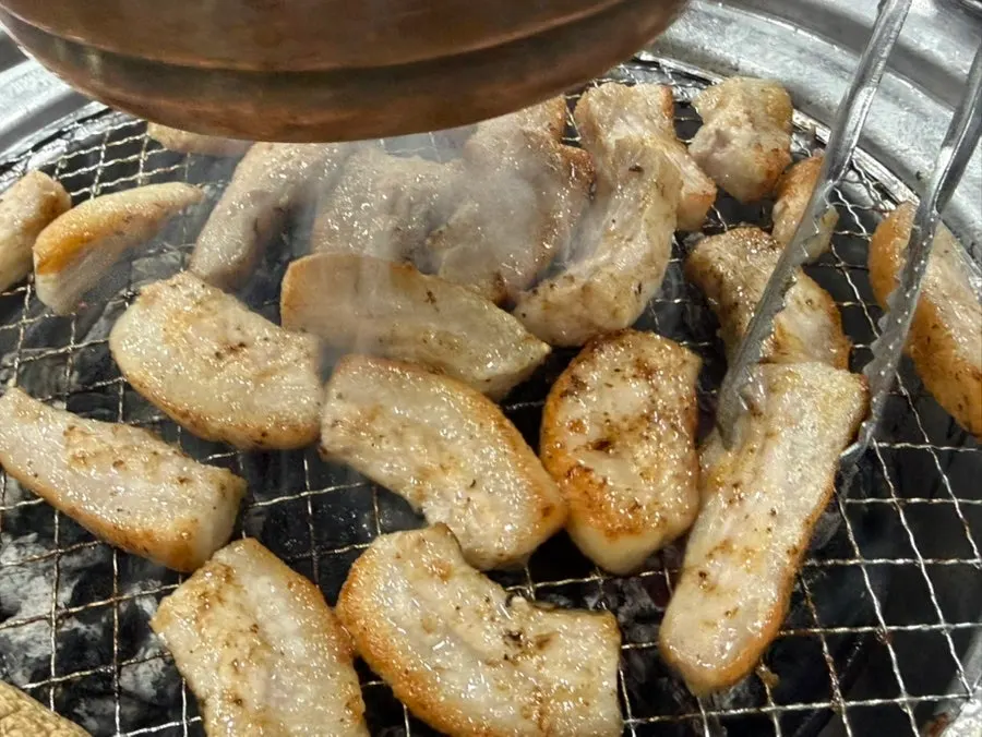 Side dishes served alongside the meat