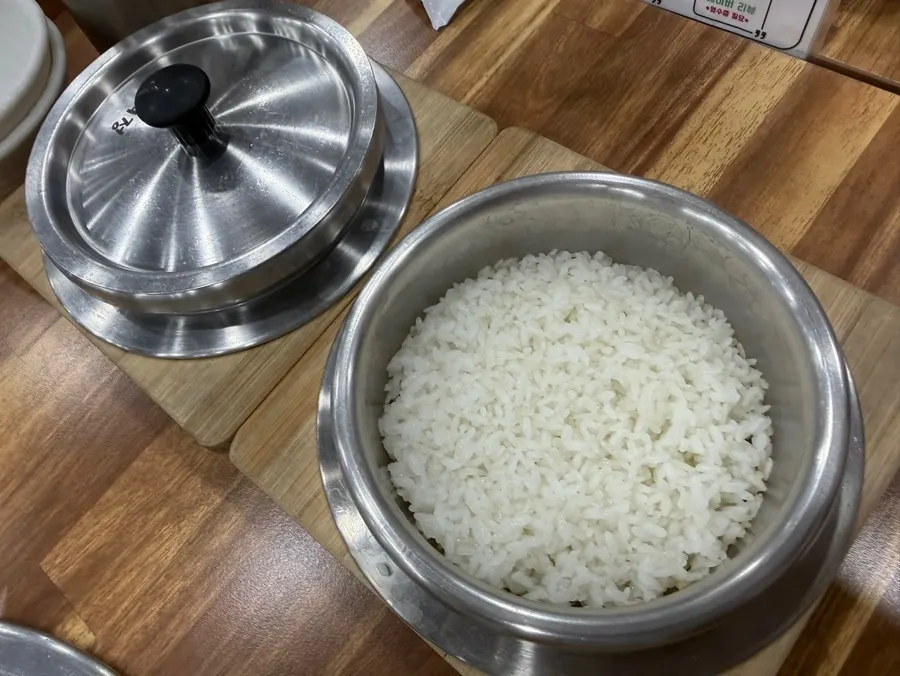 A bowl of pot rice at Yeoyejeong