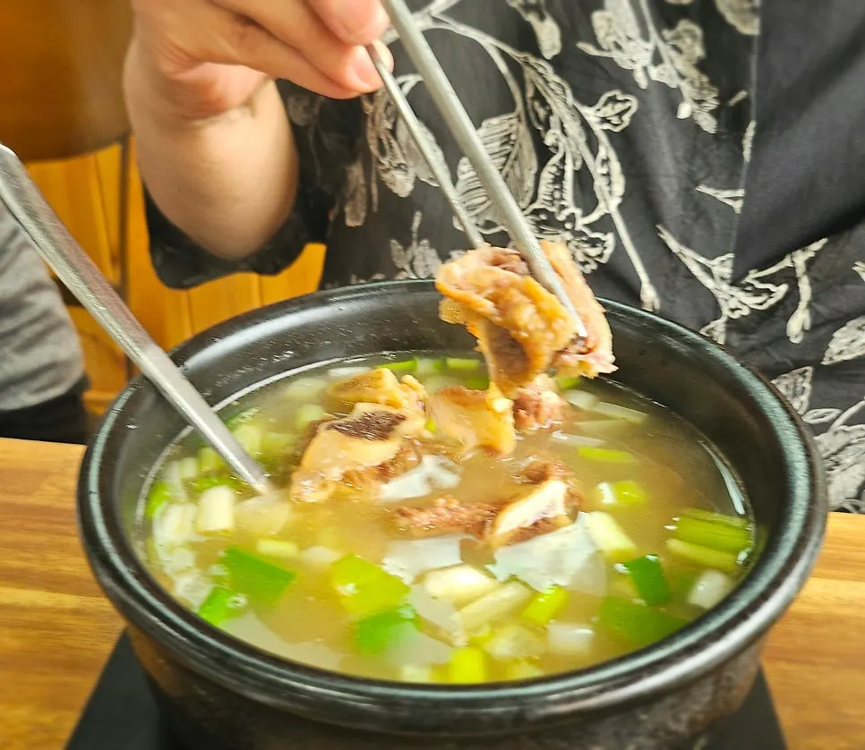 Yeoyejeong lunch special sotbap galbitang spread