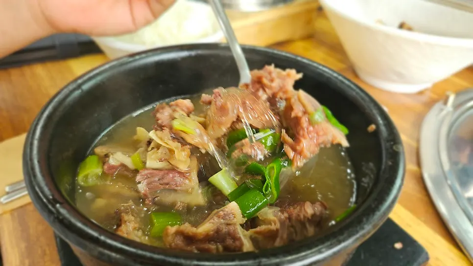 Rib pulled out of the galbitang broth