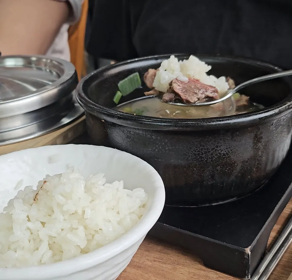 A spoonful of pot rice with galbitang broth