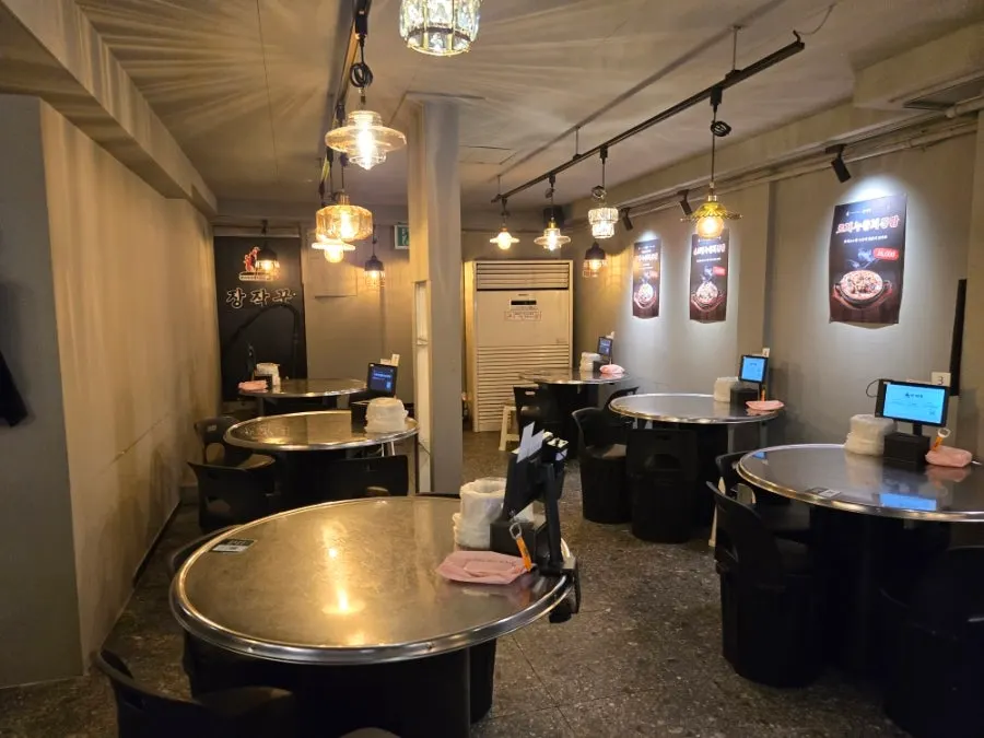 Comfortable interior of Jangjakkun