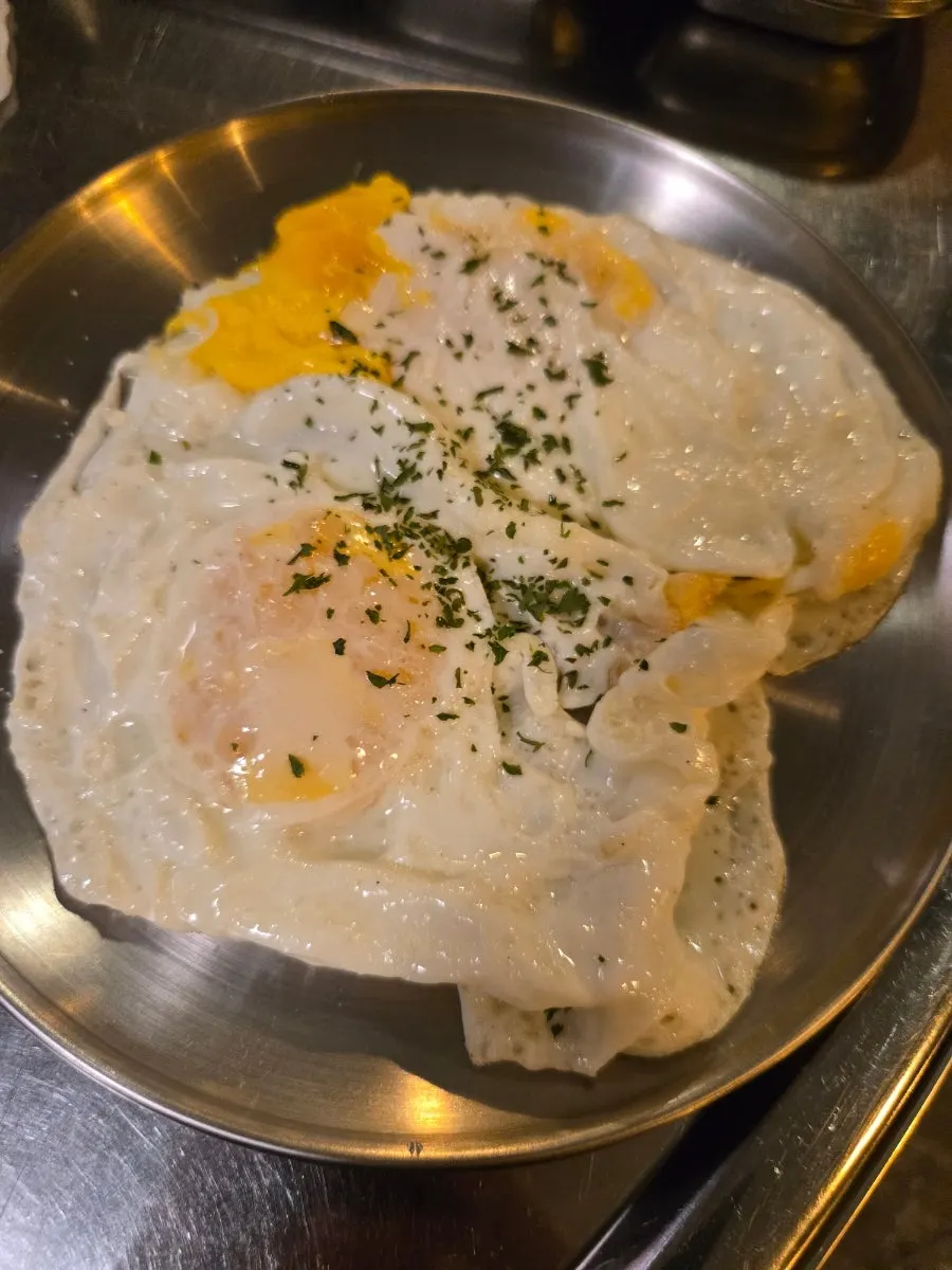 Tender whole chicken meat and complimentary fried eggs