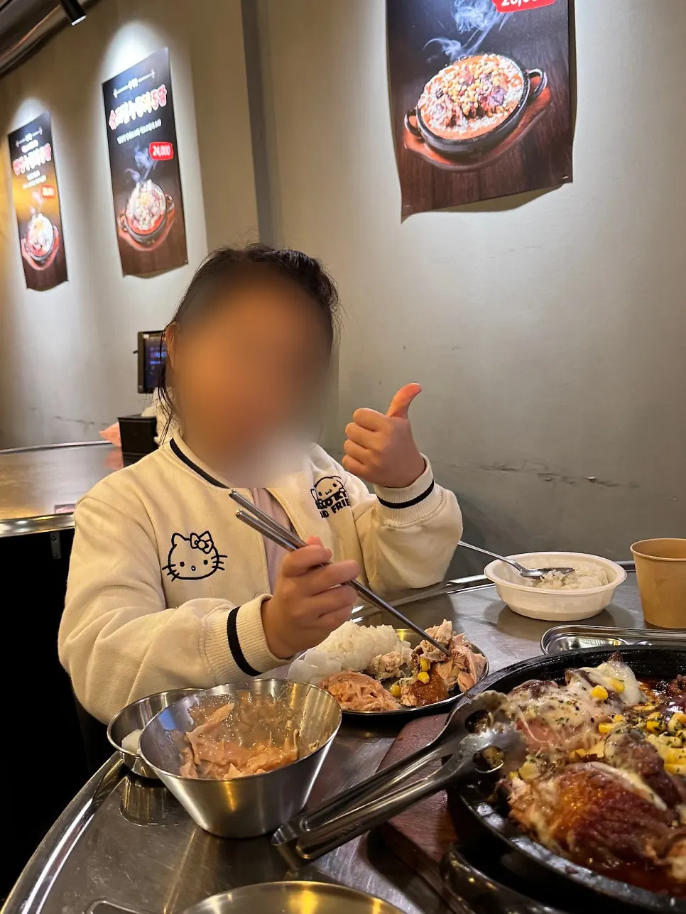 부드럽게 찢어지는 닭고기 속살