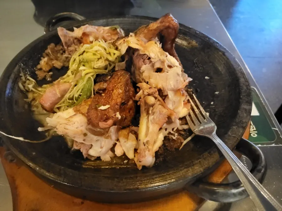 돌판 통닭과 파채 클로즈업