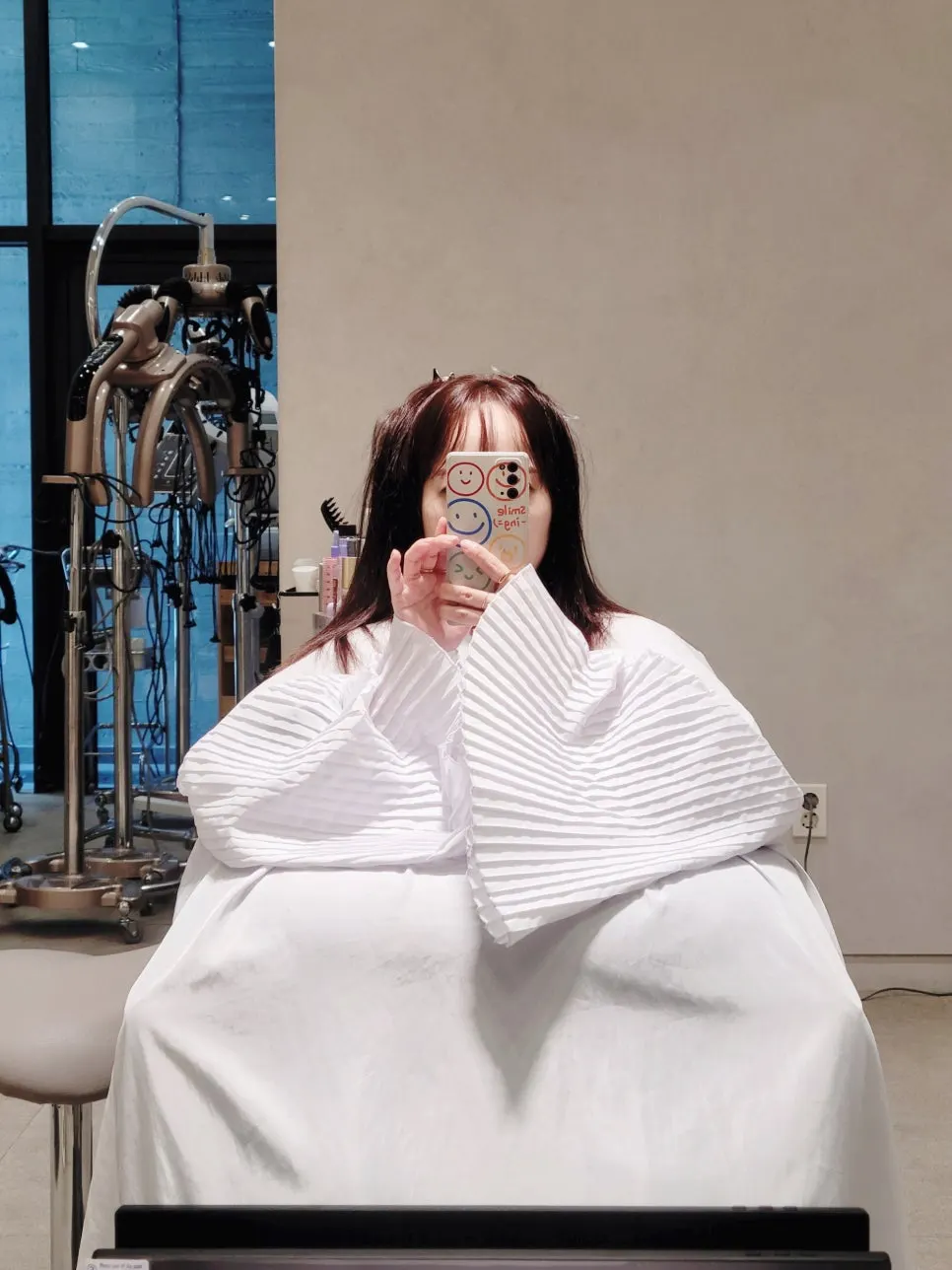 Getting a haircut wearing a cutting cape with sleeves
