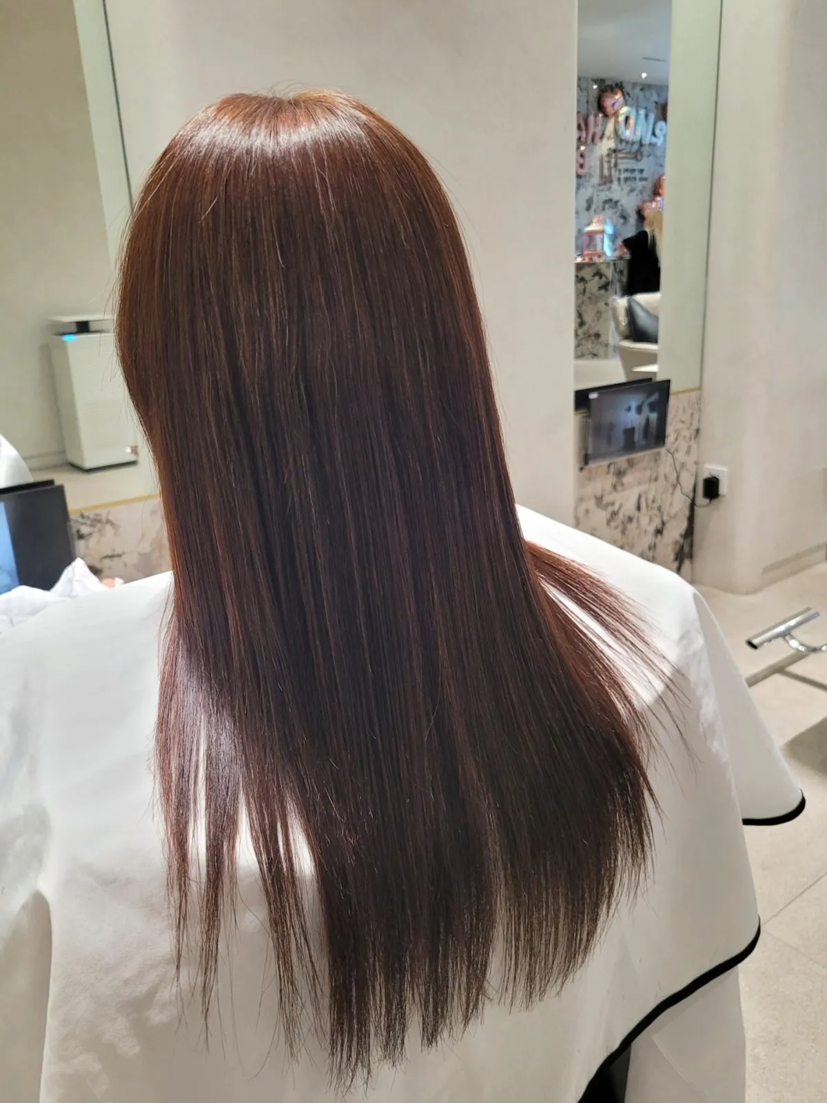 Hair calmed down after root straightening and clinic care