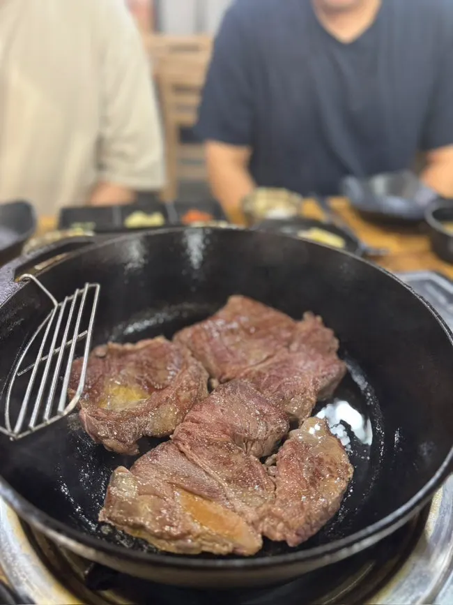 Hanwoo grilling with the surface seared