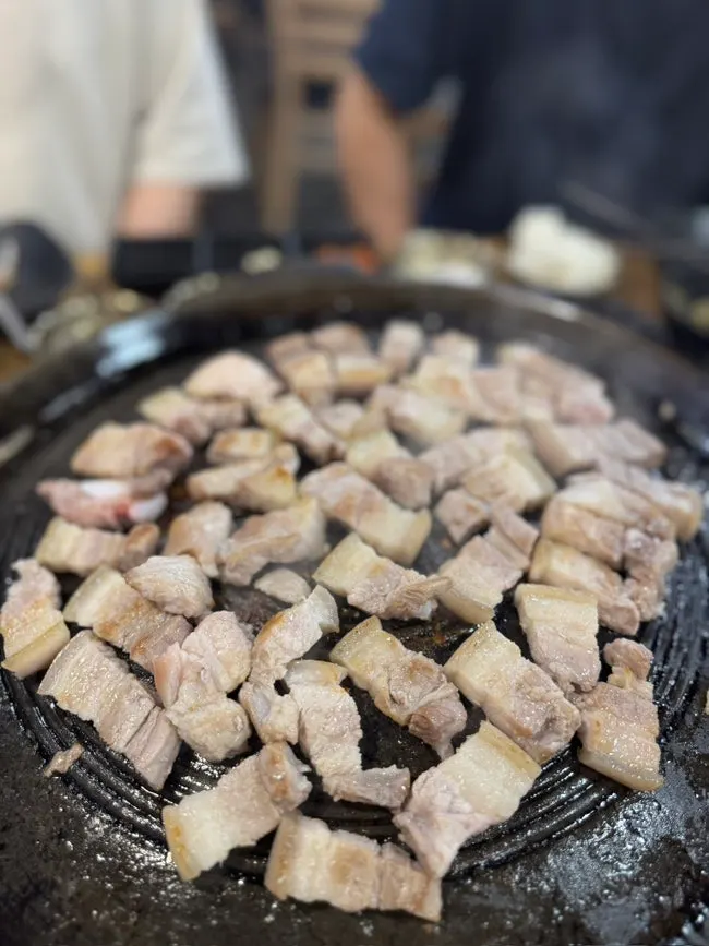A bowl of Yeoju rice and black pork belly