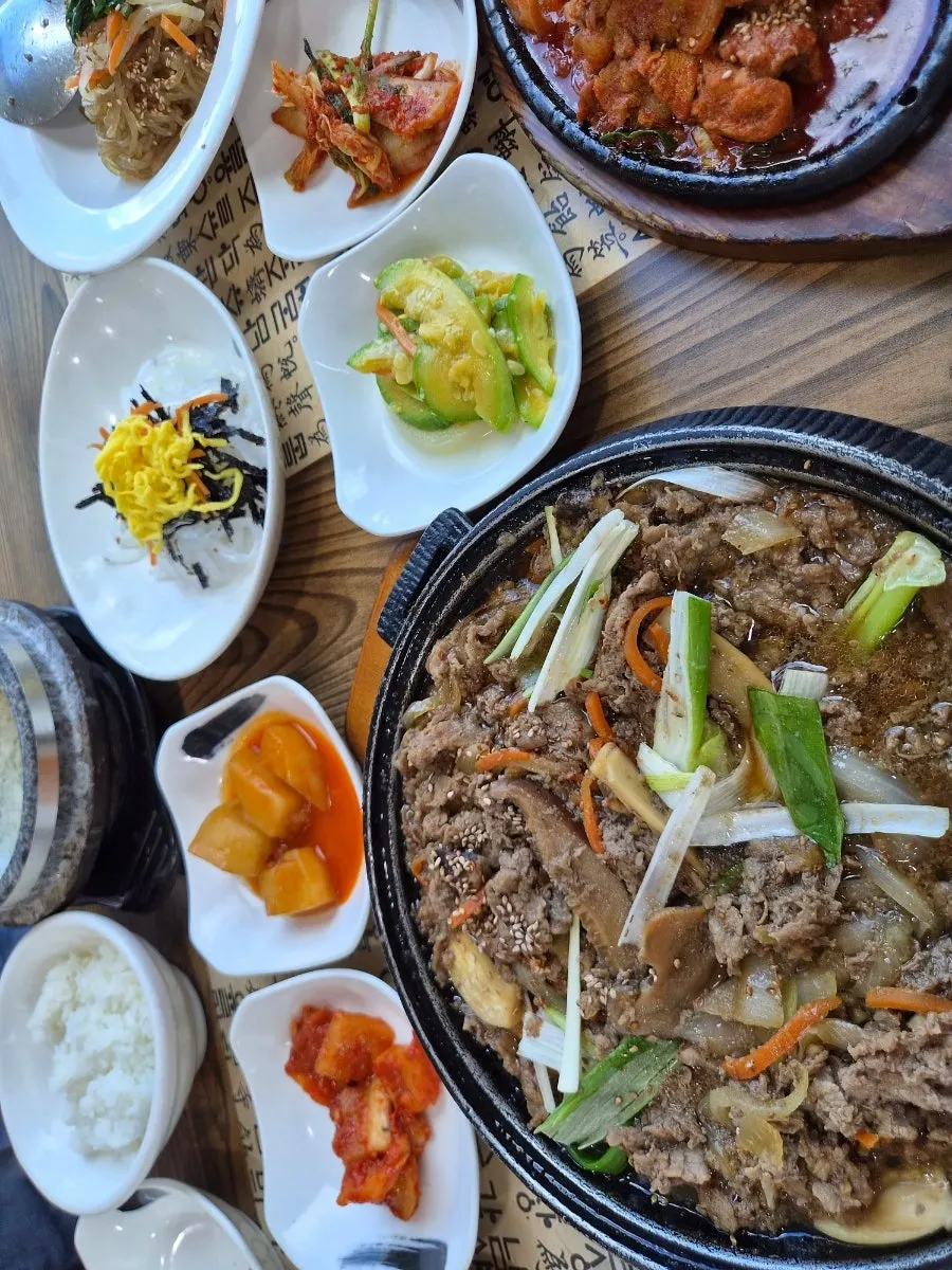불고기 쌀밥정식 반찬 구성