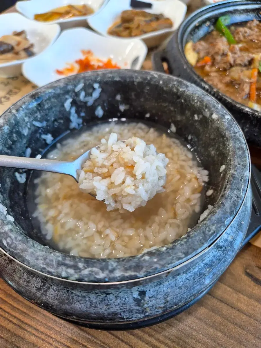 야채와 두부가 든 된장찌개