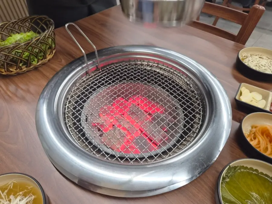 무생채 깻잎 동치미 국물 상차림